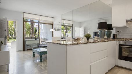 Refurbished Two-Bedroom Apartment in La Alcazaba