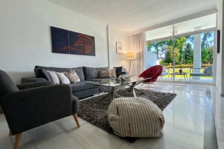 Elegant Beachside Apartment in Prestigious La Alcazaba Community