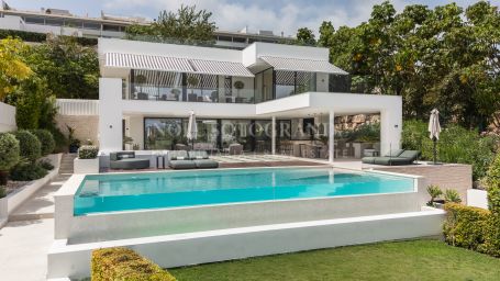 Villa en venta en Las Brisas, Nueva Andalucia, Marbella