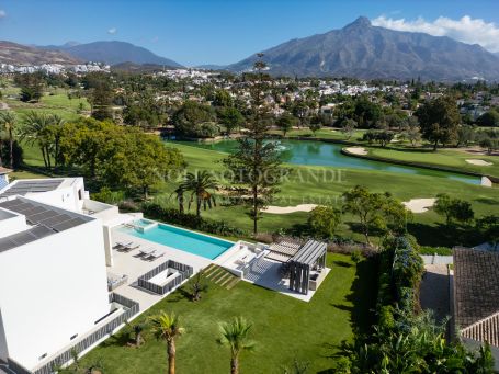 Villa en venta en Las Brisas, Nueva Andalucia, Marbella