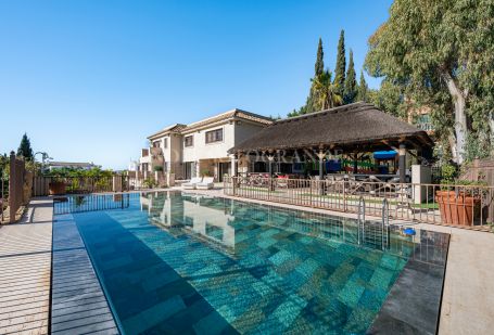 Villa en venta en El Herrojo, Benahavis