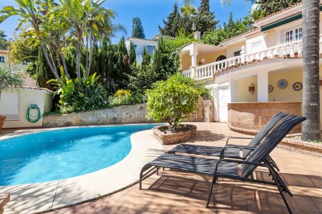 Villa en venta en Nueva Andalucia, Marbella