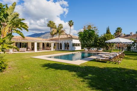 Villa zum Verkauf in La Cerquilla, Nueva Andalucia, Marbella