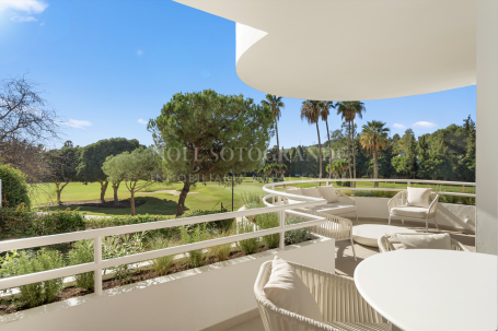 Apartamento en venta en Alcores del Golf, Nueva Andalucia, Marbella