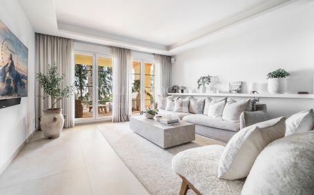 Ground Floor Apartment for sale in Cumbres del Rodeo, Nueva Andalucia, Marbella