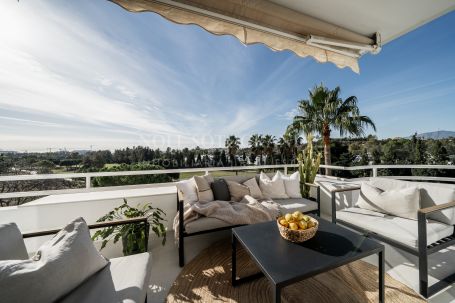 Zweistöckiges Penthouse zum Verkauf in Alcores del Golf, Nueva Andalucia, Marbella