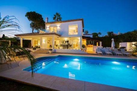 Villa zum Verkauf in Marbella Country Club, Nueva Andalucia, Marbella