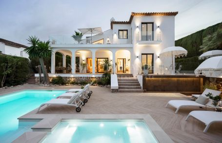 Villa zum Verkauf in Marbella Country Club, Nueva Andalucia, Marbella