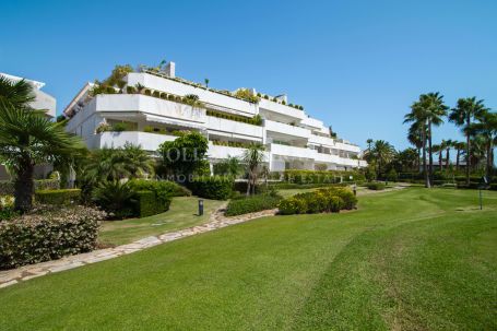 Zweistöckiges Penthouse zum Verkauf in Los Granados Golf, Nueva Andalucia, Marbella