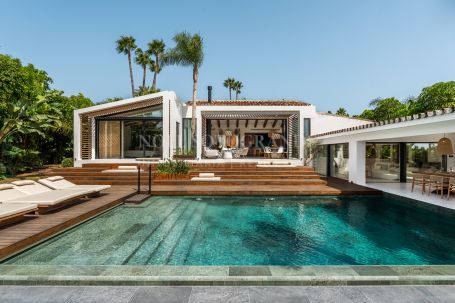 Villa for sale in Los Naranjos, Nueva Andalucia, Marbella