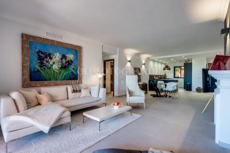 Apartamento en venta en Monte Halcones, Benahavis
