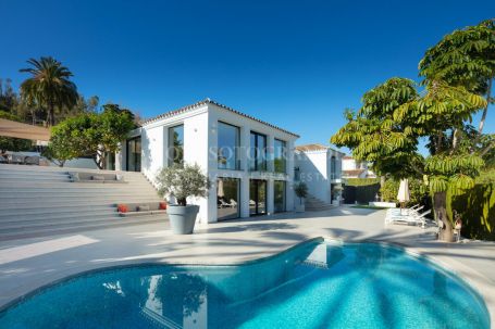 Villa en venta en Las Brisas, Nueva Andalucia, Marbella