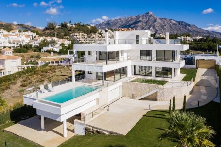 Villa zum Verkauf in Los Naranjos Golf, Nueva Andalucia, Marbella