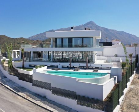 Villa en venta en Supermanzana H, Nueva Andalucia, Marbella