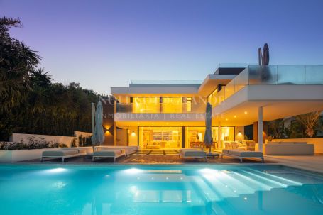 Villa en venta en Las Brisas, Nueva Andalucia, Marbella