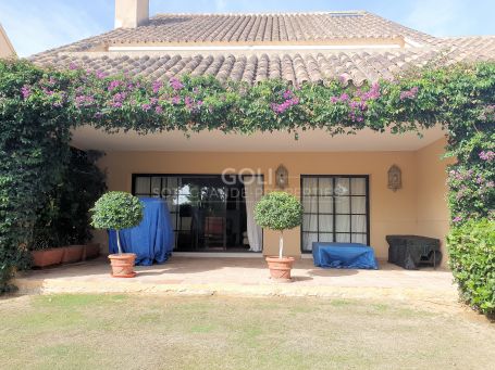 Towhhouse with garden in Los Granados