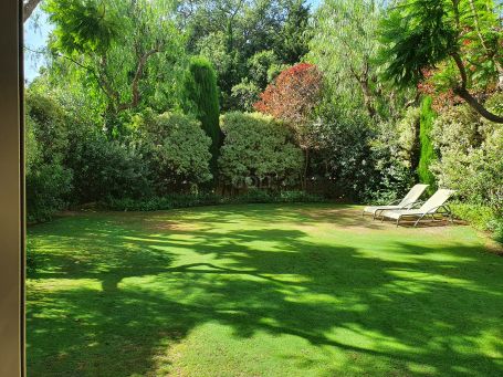 Fabulous townhouse with private garden