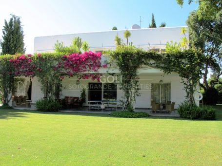 Well maintained villa with manicured garden