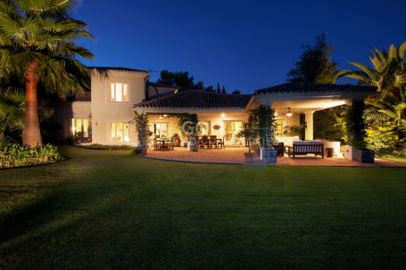 Well-designed villa with a beautiful garden