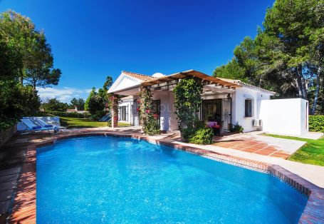 Enchanting one storey villa