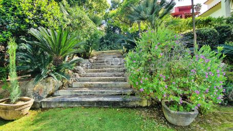 Comfortable villa with lovely gardens