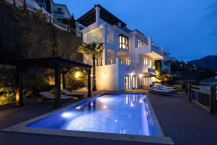 Villa for sale in Benahavis Hills Country Club