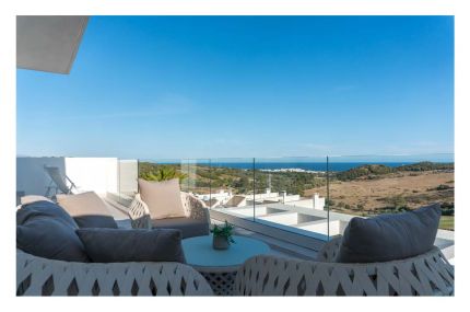 GREAT INVESTMENT NEW CONTEMPORARY 2 BEDROOM APARTMENT CLOSE TO ESTEPONA GOLF