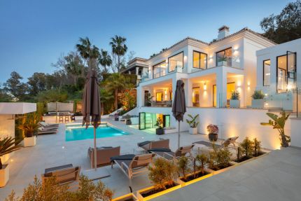 Villa en venta en Nueva Andalucia, Marbella