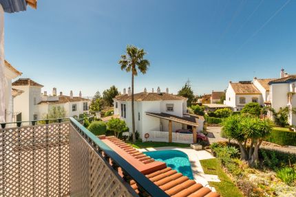 Acogedora casa familiar en el centro de Marbella, ubicada a solo 20 minutos a pie de la playa.