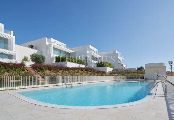 Newly built, frontline golf townhouse with sea views, Sotogrande 