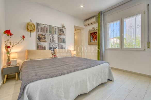 Дом с бассейном у моря в Монгри, Эмпуриабрава, Коста Брава