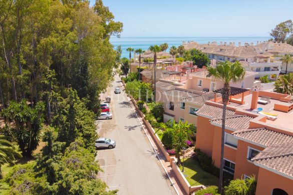Ground floor with a large garden, 150 mts to the sea, in Estepona
