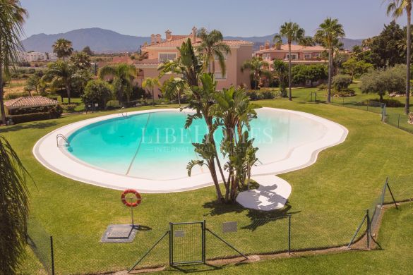 Ground floor with a large garden, 150 mts to the sea, in Estepona