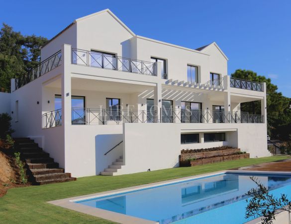 Newly built villa with panoramic sea views in Monte Mayor, Benahavis