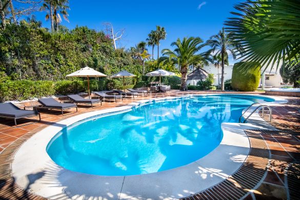 Villa andaluza con un precioso jardín en Nueva Andalucía, Marbella