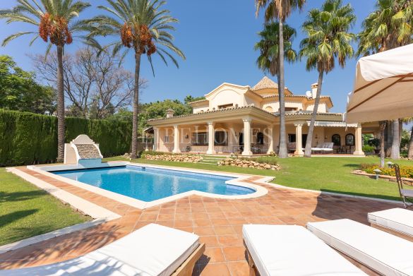 Preciosa villa de estilo tradicional andaluz en La Quinta, Benahavis