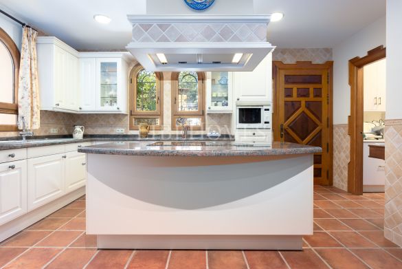 Charming, traditional Andalusian style villa in ​​La Quinta, Benahavis