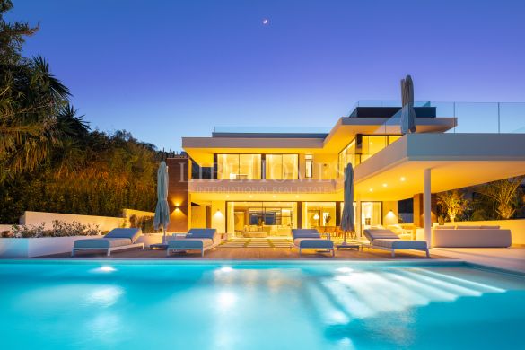 New modern-style villa in Las Brisas Golf, Nueva Andalucía, Marbella