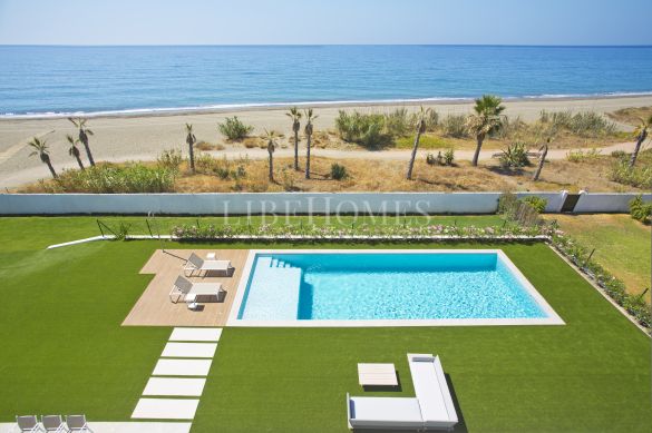 Beachfront brand new villa in El Saladillo, New Golden Mile, Estepona