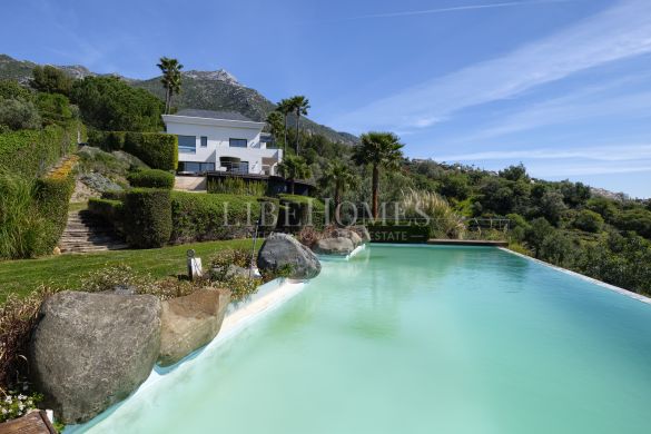 Villa avec des vues panoramiques incroyables à Istán, près de Marbella