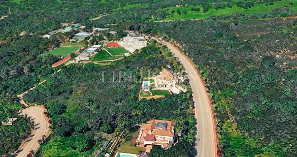 Parcela orientada al sur con vistas al mar en La Reserva de Sotogrande