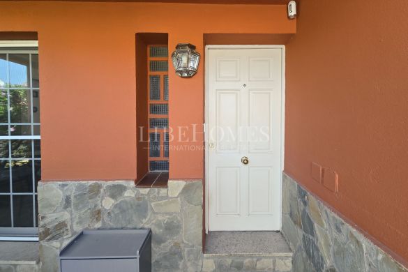 Cozy semi-detached house within walking distance of Figueres center