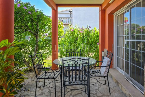 Cozy semi-detached house within walking distance of Figueres center