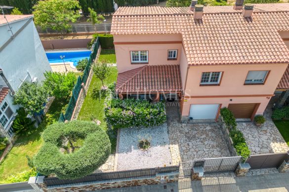 Cozy semi-detached house within walking distance of Figueres center