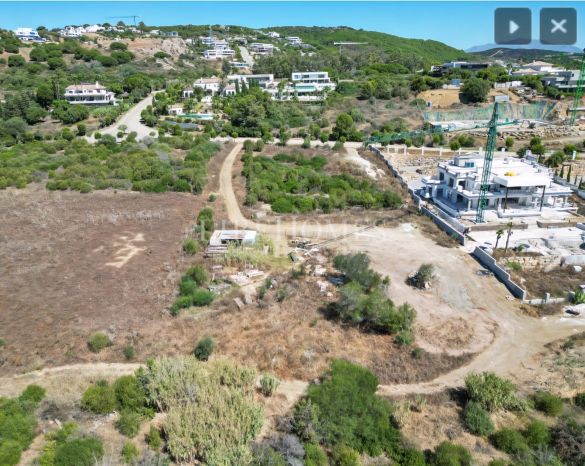 Parcela edificable con vistas panorámicas en La Reserva de Sotogrande