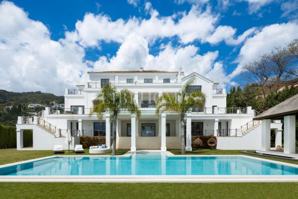 Luxury villa with sea views in El Madroñal, Benahavis, Marbella