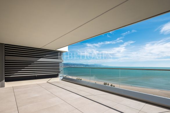 Brand new, luxury beachfront apartment for sale in Malaga city
