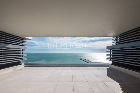 Brand new, luxury beachfront apartment for sale in Malaga city