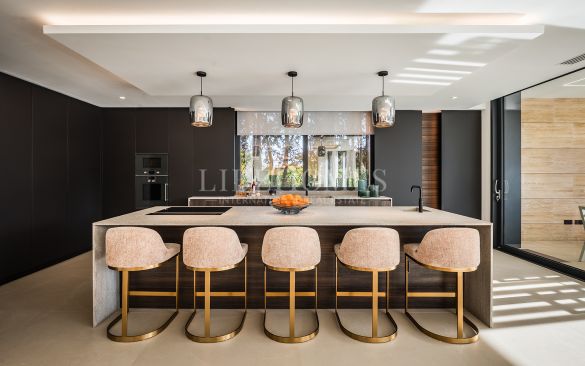 Modern villa in the prestigious Kings and Queens enclave, Sotogrande