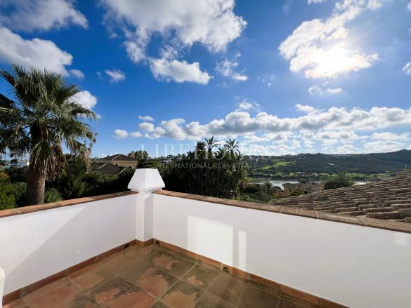 Villa andaluza con vistas panorámicas en exclusiva Zona G, Sotogrande
